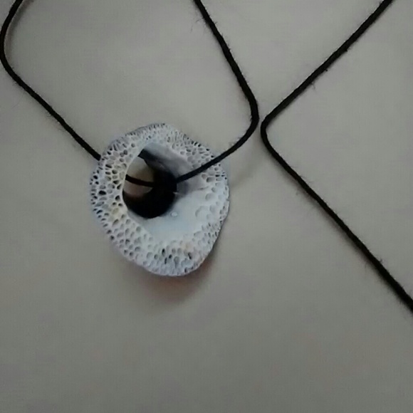 Atlantic Ocean Shell necklace - Picture 3 of 3